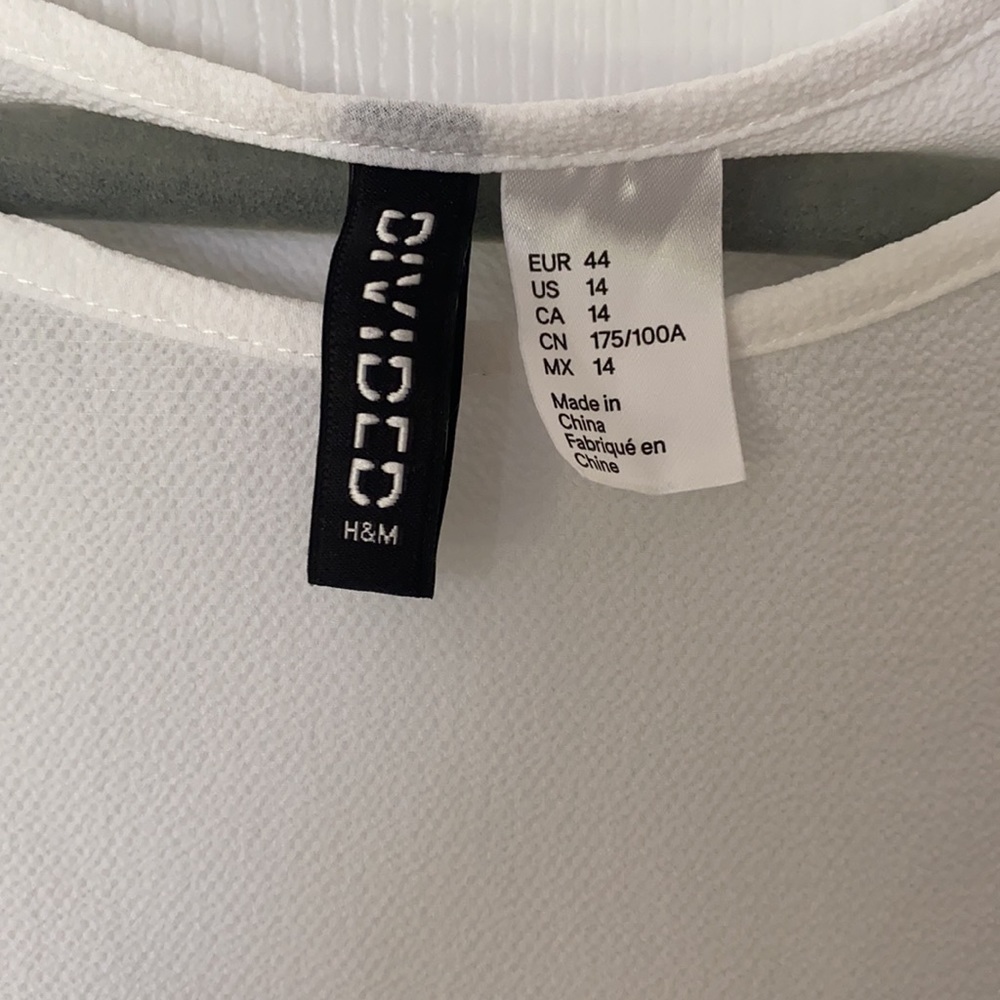 H&M Divided white crop top with sheer black sleeve - Picture 3 of 4